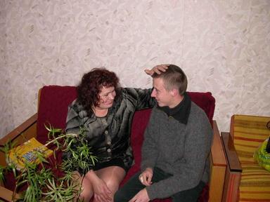 Plump mother does her show